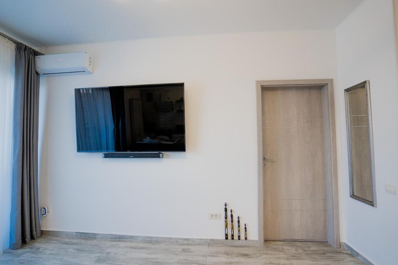 Gota Place Between Lake And Sea Mamaia Exterior photo